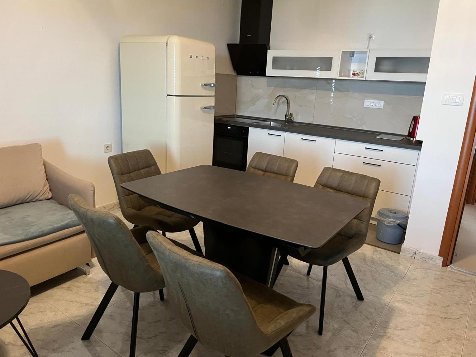 Apartment Ana *